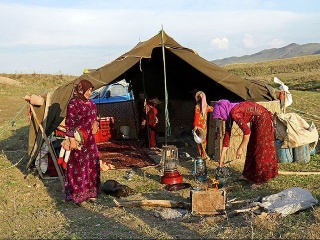 نقش زنان عشایر در اقتصاد پایدار نوار مرزی